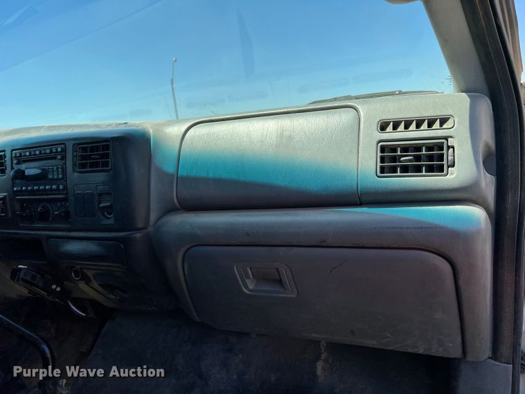 image for item DJ7695 2005 Ford F650 Super Duty  flatbed truck