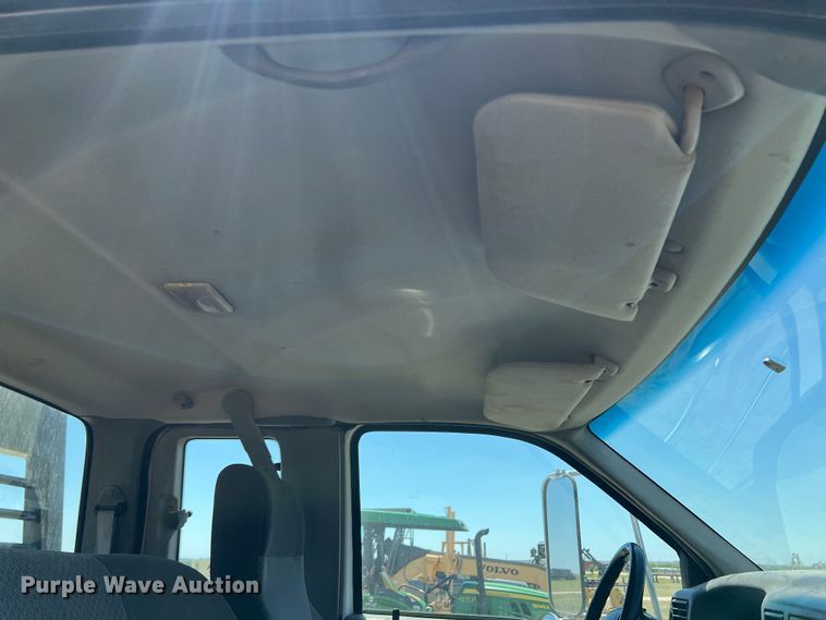 image for item DJ7695 2005 Ford F650 Super Duty  flatbed truck