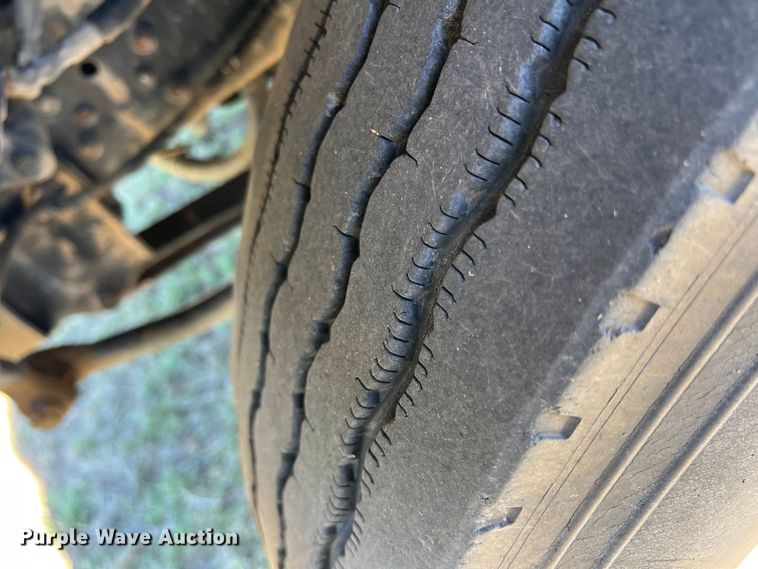 image for item DJ7695 2005 Ford F650 Super Duty  flatbed truck