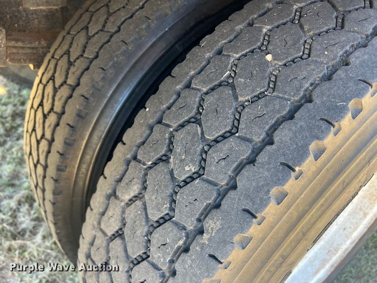 image for item DJ7695 2005 Ford F650 Super Duty  flatbed truck