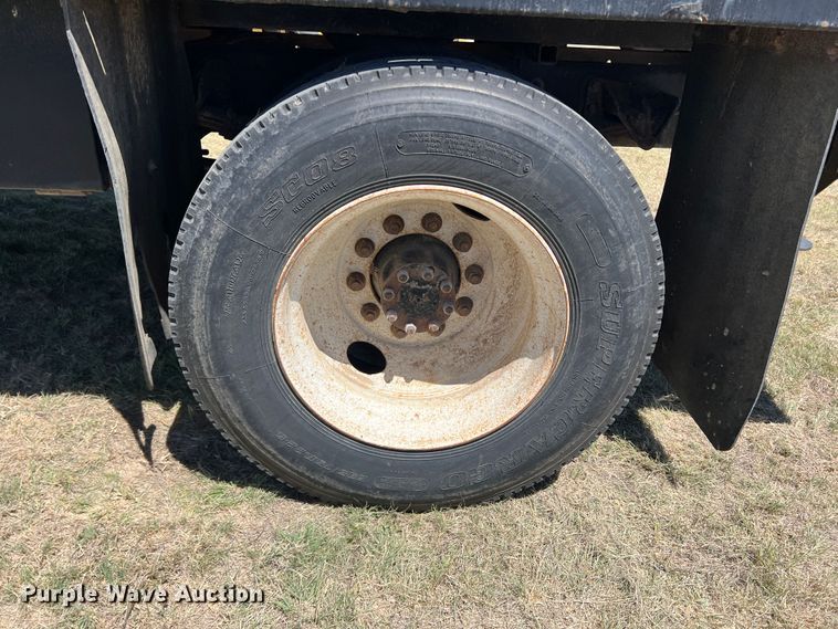 image for item DJ7695 2005 Ford F650 Super Duty  flatbed truck