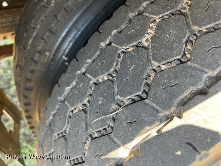 image for item DJ7695 2005 Ford F650 Super Duty  flatbed truck