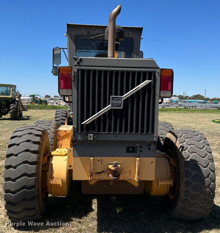 image for item DJ7697 2002 Volvo G720VHP  motor grader
