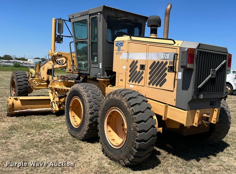 image for item DJ7697 2002 Volvo G720VHP  motor grader