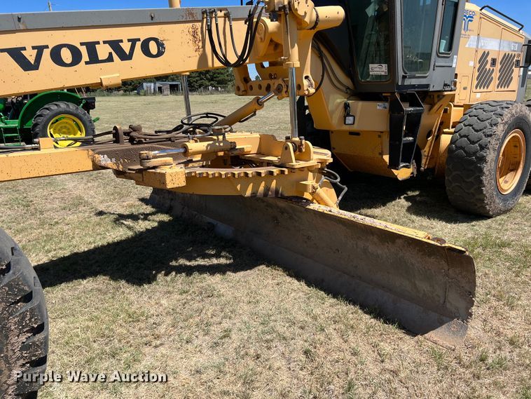 image for item DJ7697 2002 Volvo G720VHP  motor grader