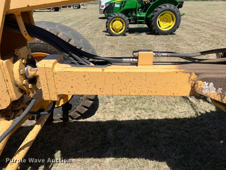 image for item DJ7697 2002 Volvo G720VHP  motor grader