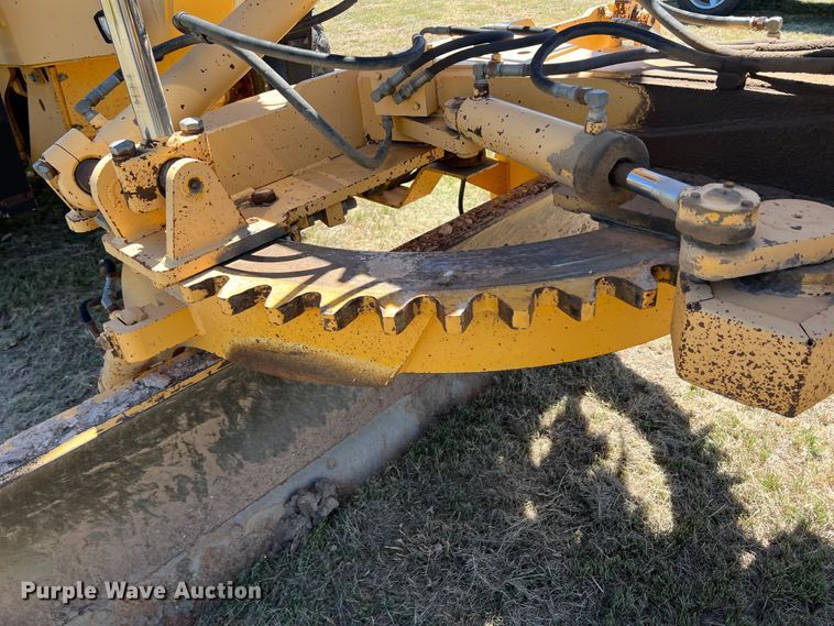 image for item DJ7697 2002 Volvo G720VHP  motor grader