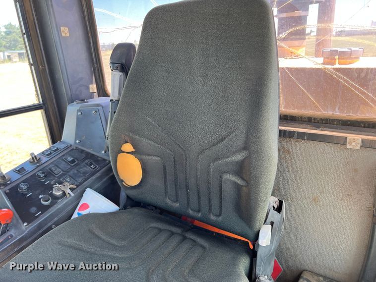 image for item DJ7697 2002 Volvo G720VHP  motor grader