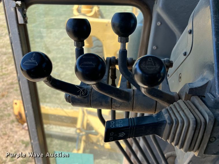 image for item DJ7697 2002 Volvo G720VHP  motor grader