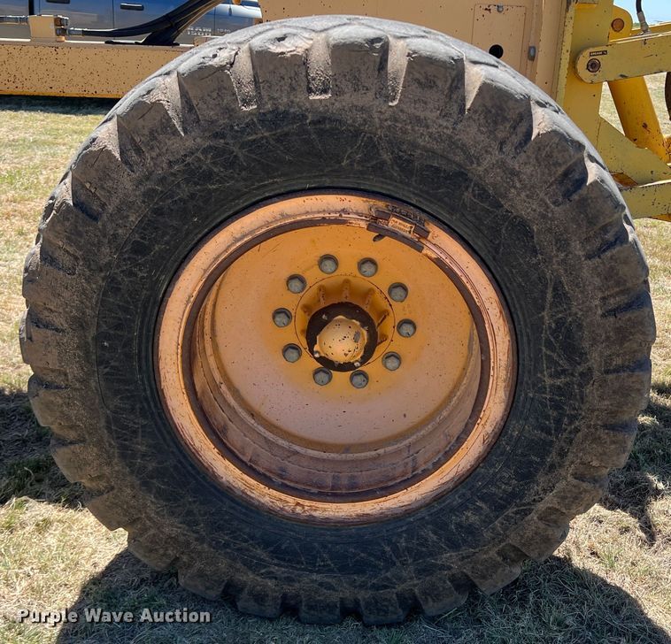 image for item DJ7697 2002 Volvo G720VHP  motor grader