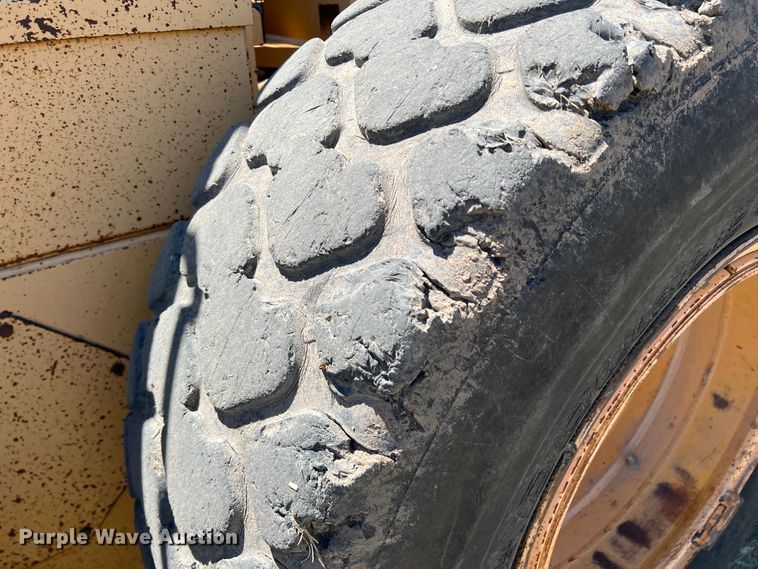 image for item DJ7697 2002 Volvo G720VHP  motor grader