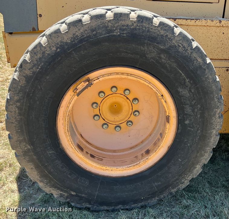 image for item DJ7697 2002 Volvo G720VHP  motor grader