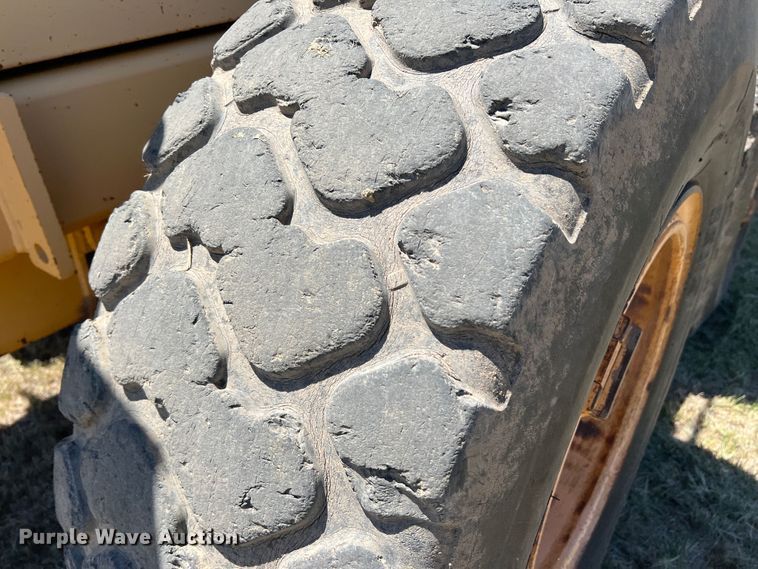 image for item DJ7697 2002 Volvo G720VHP  motor grader