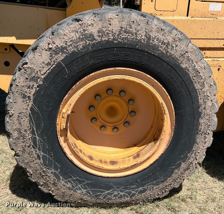 image for item DJ7697 2002 Volvo G720VHP  motor grader