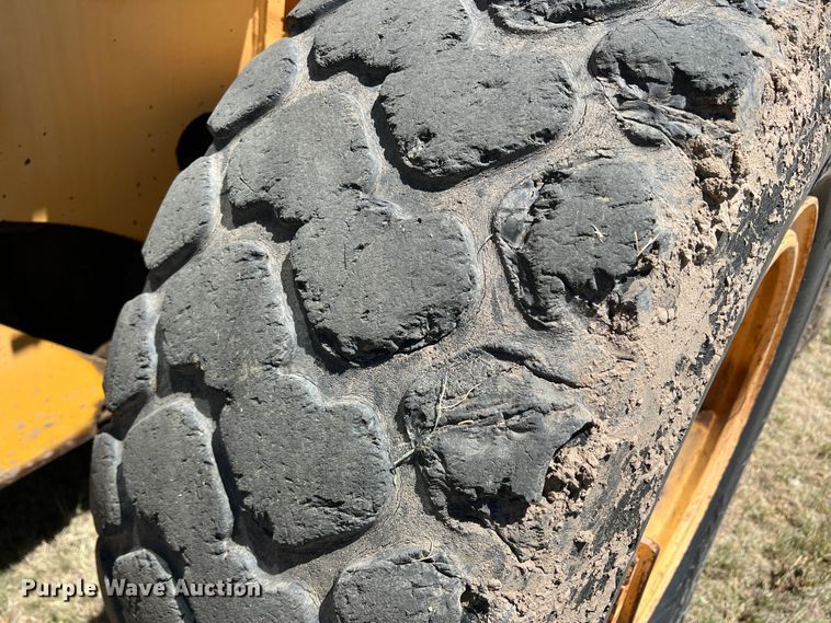 image for item DJ7697 2002 Volvo G720VHP  motor grader