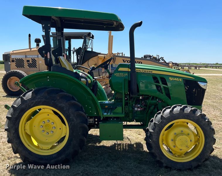 image for item DJ7700 2018 John Deere 5045E  MFWD tractor