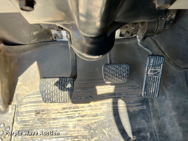 image for item DJ7707 2004 Freightliner FL70  crane truck