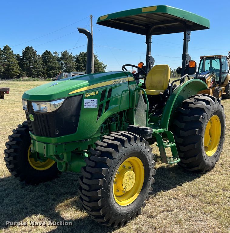 image for item DJ7710 2018 John Deere 5045E  MFWD tractor