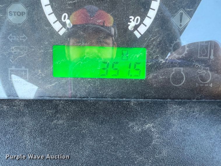 image for item DJ7710 2018 John Deere 5045E  MFWD tractor