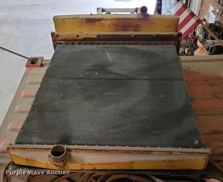 image for item DK2028 Caterpillar  D9H dozer radiator