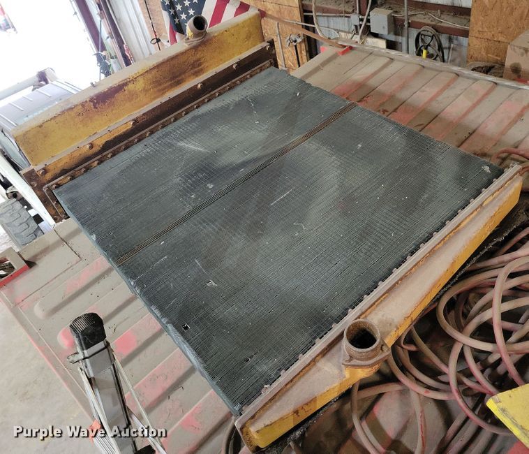 image for item DK2028 Caterpillar  D9H dozer radiator