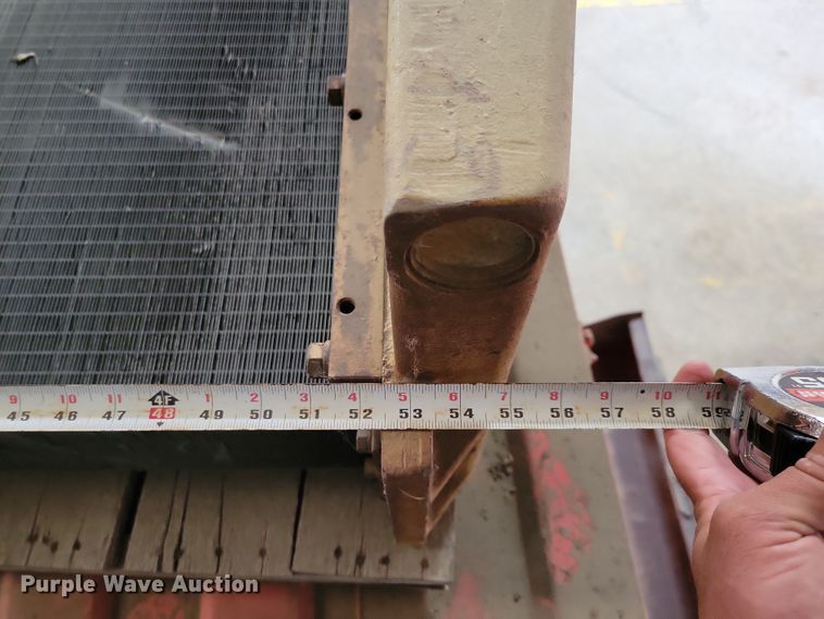 image for item DK2028 Caterpillar  D9H dozer radiator