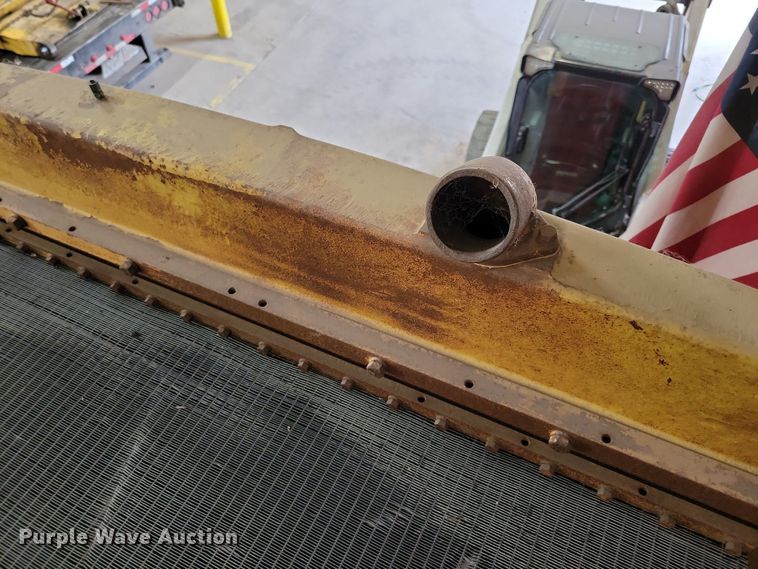 image for item DK2028 Caterpillar  D9H dozer radiator