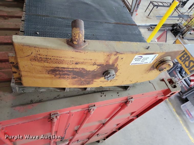image for item DK2028 Caterpillar  D9H dozer radiator