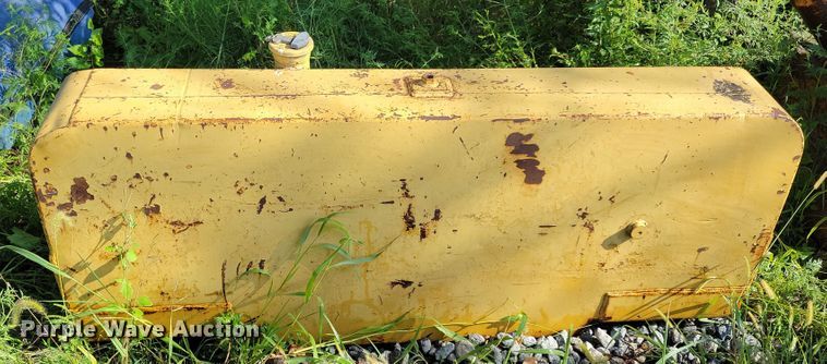 image for item DK2030 Caterpillar D9H  dozer fuel tank