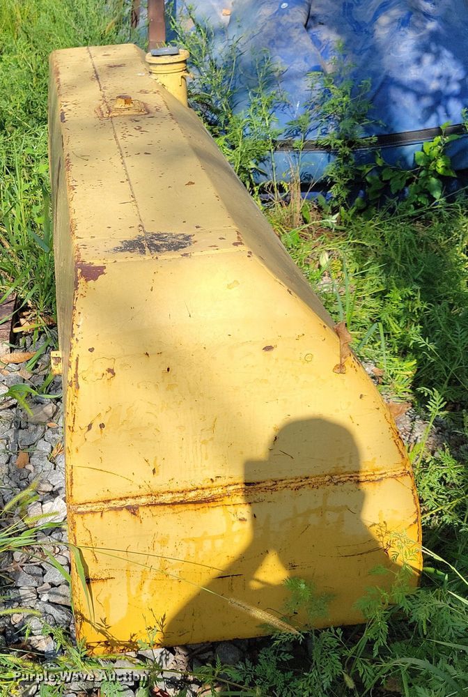 image for item DK2030 Caterpillar D9H  dozer fuel tank