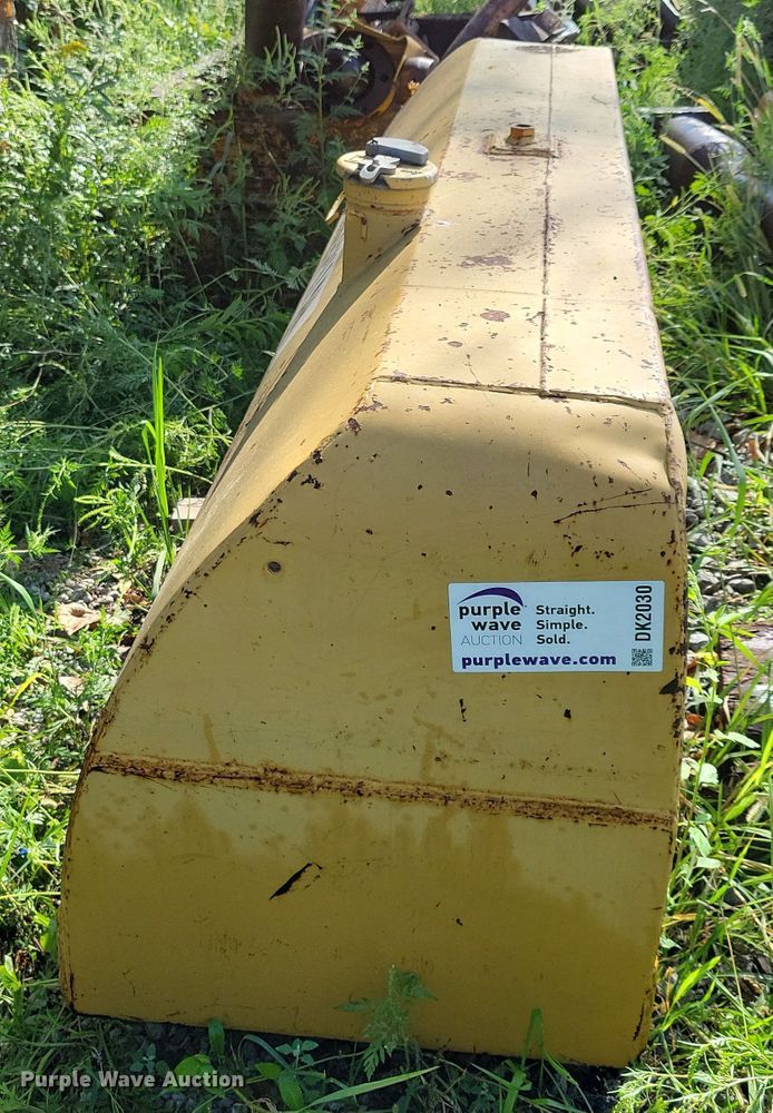 image for item DK2030 Caterpillar D9H  dozer fuel tank