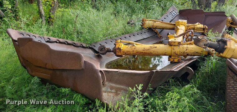 image for item DK2031 Caterpillar D9H  dozer blade