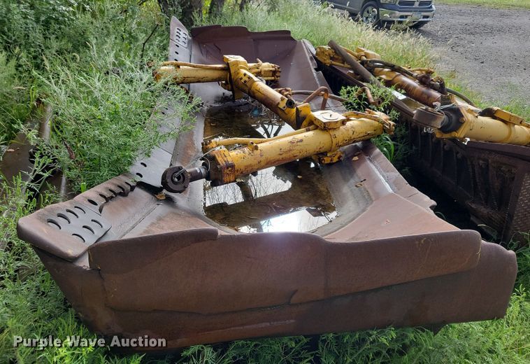 image for item DK2031 Caterpillar D9H  dozer blade