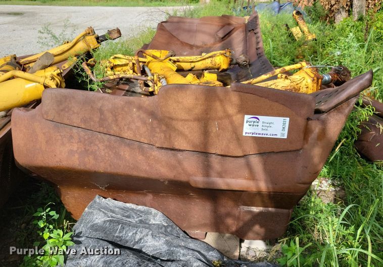 image for item DK2031 Caterpillar D9H  dozer blade