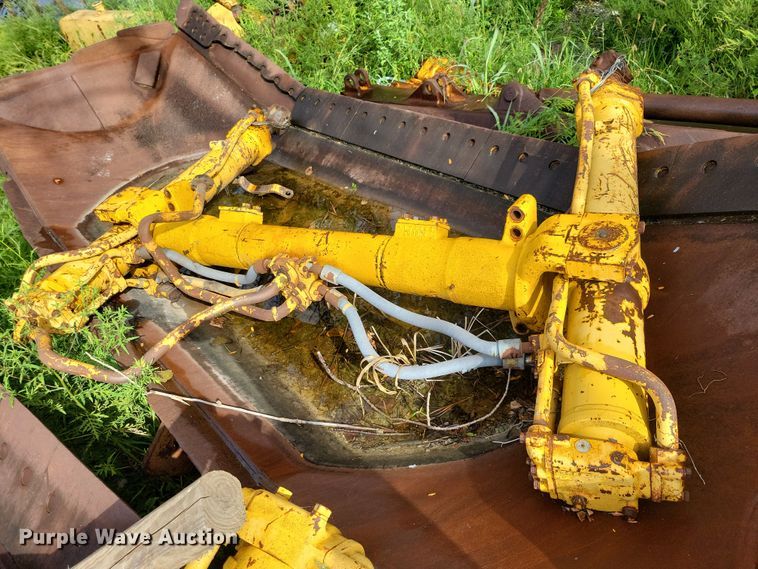 image for item DK2031 Caterpillar D9H  dozer blade