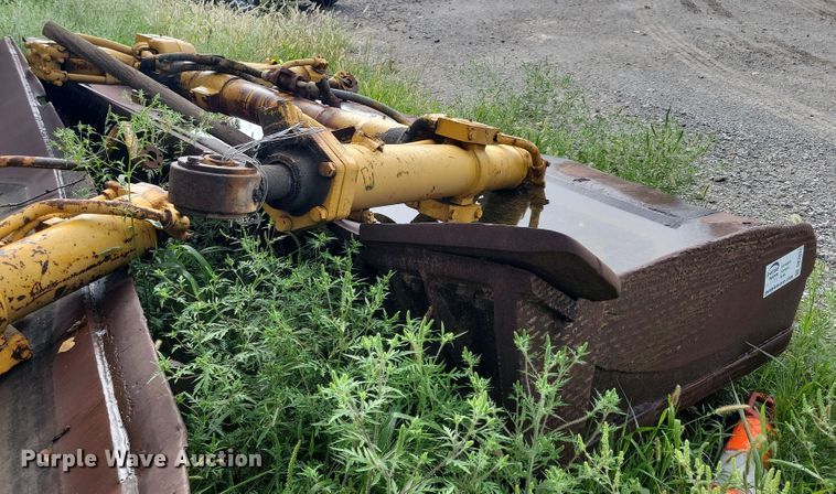 image for item DK2032 Caterpillar D9H  dozer blade