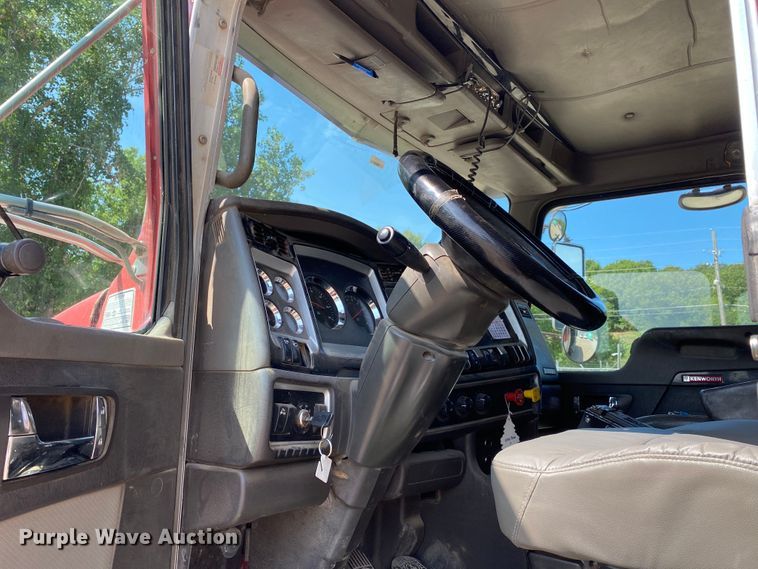 image for item DK6392 2006 Kenworth T800  dump truck