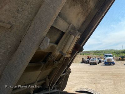 image for item DK6392 2006 Kenworth T800  dump truck