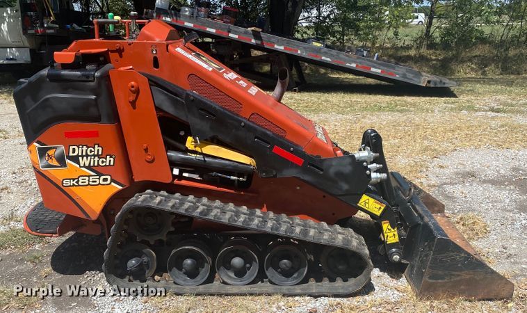image for item DK6397 2015 Ditch Witch SK850  compact utility loader