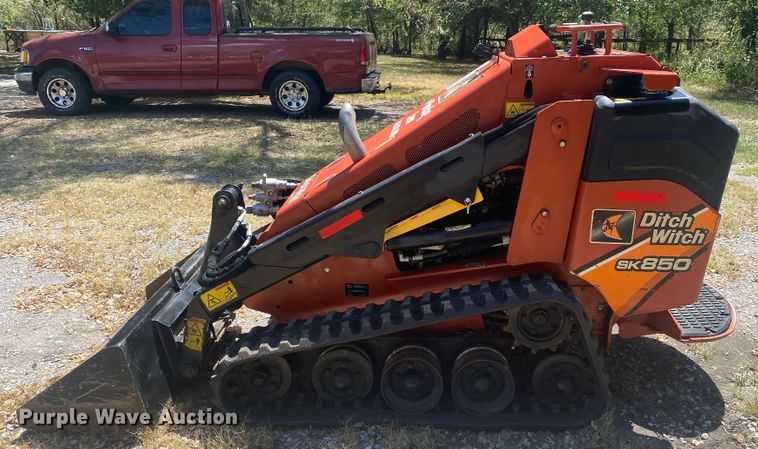 image for item DK6397 2015 Ditch Witch SK850  compact utility loader