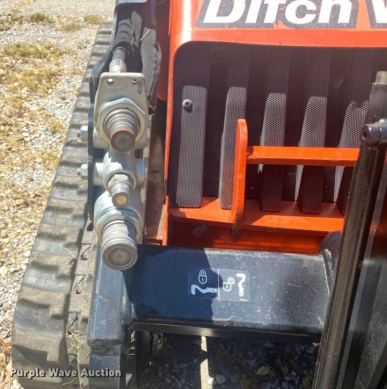 image for item DK6397 2015 Ditch Witch SK850  compact utility loader