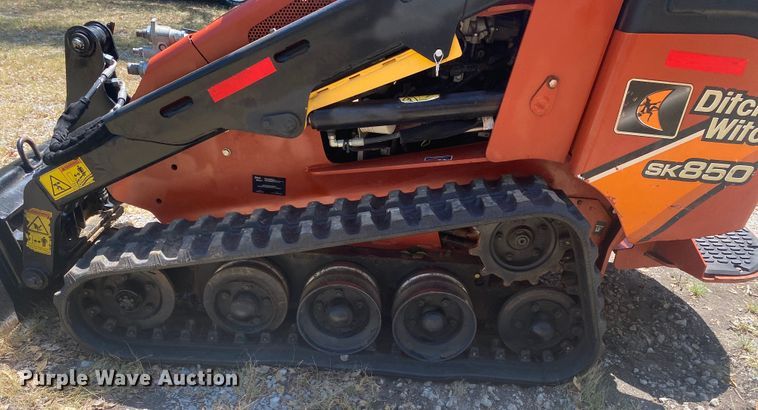 image for item DK6397 2015 Ditch Witch SK850  compact utility loader