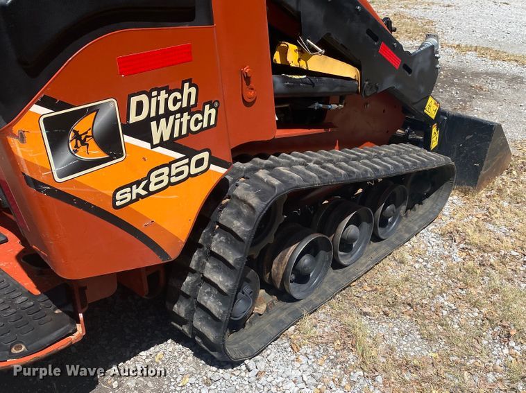 image for item DK6397 2015 Ditch Witch SK850  compact utility loader