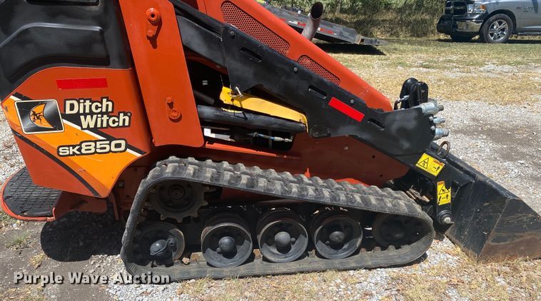 image for item DK6397 2015 Ditch Witch SK850  compact utility loader