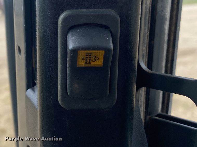 image for item DK6405 2013 Bobcat T750  tracked skid steer loader