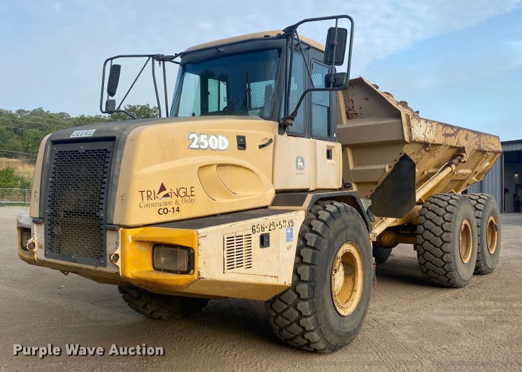 image for item DK6406 2005 John Deere 250D  haul truck