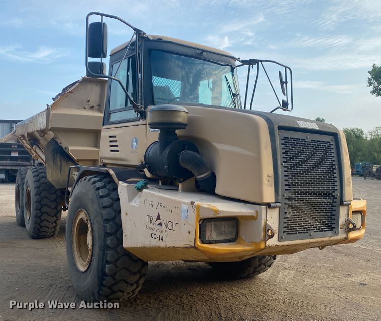 image for item DK6406 2005 John Deere 250D  haul truck