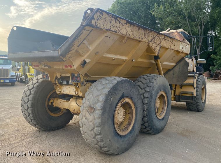 image for item DK6406 2005 John Deere 250D  haul truck