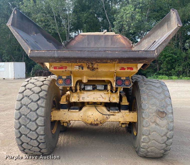 image for item DK6406 2005 John Deere 250D  haul truck
