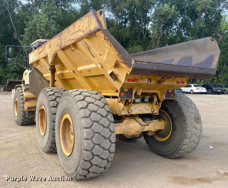 image for item DK6406 2005 John Deere 250D  haul truck